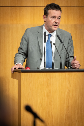 Am Rednerpult Nationalratsabgeordneter Georg Bürstmayr (GRÜNE)