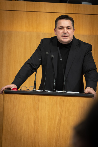 Am Rednerpult Nationalratsabgeordneter Christian Ries (FPÖ)