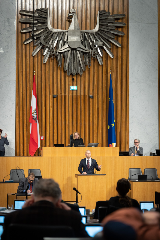 Am Rednerpult Nationalratsabgeordneter Maximilian Köllner (SPÖ)