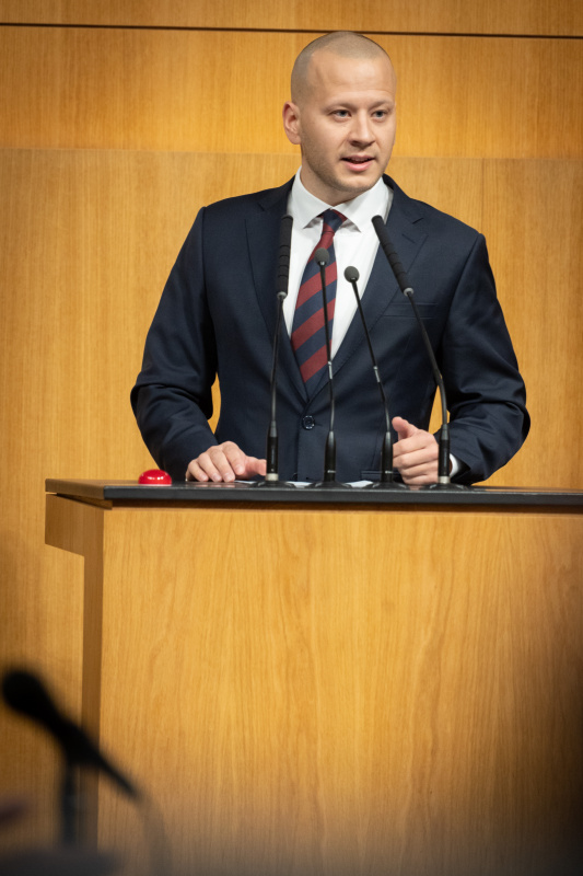 Am Rednerpult Nationalratsabgeordneter Maximilian Köllner (SPÖ)