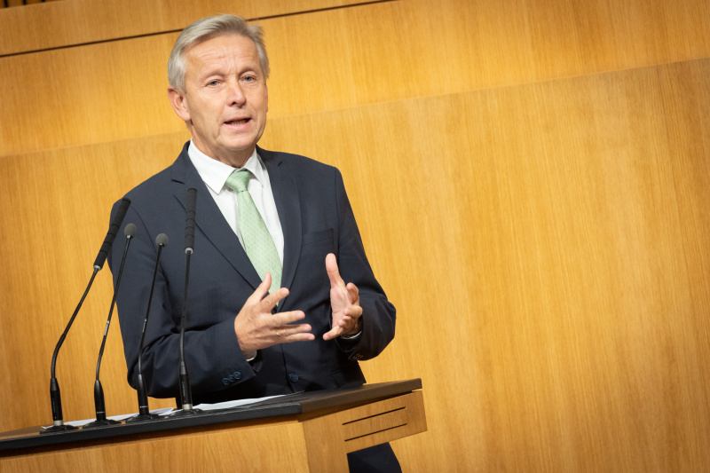 Am Rednerpult Nationalratsabgeordneter Reinhold Lopatka (ÖVP)