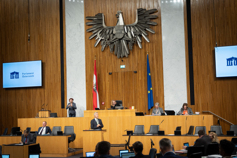 Am Rednerpult Nationalratsabgeordneter Reinhold Lopatka (ÖVP)