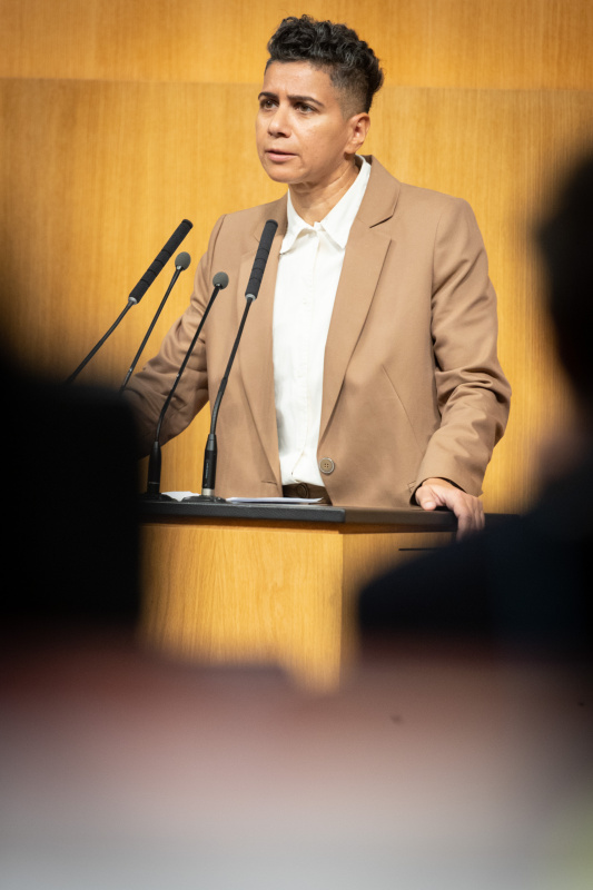 Am Rednerpult Nationalratsabgeordnete Faika El-Nagashi (GRÜNE)