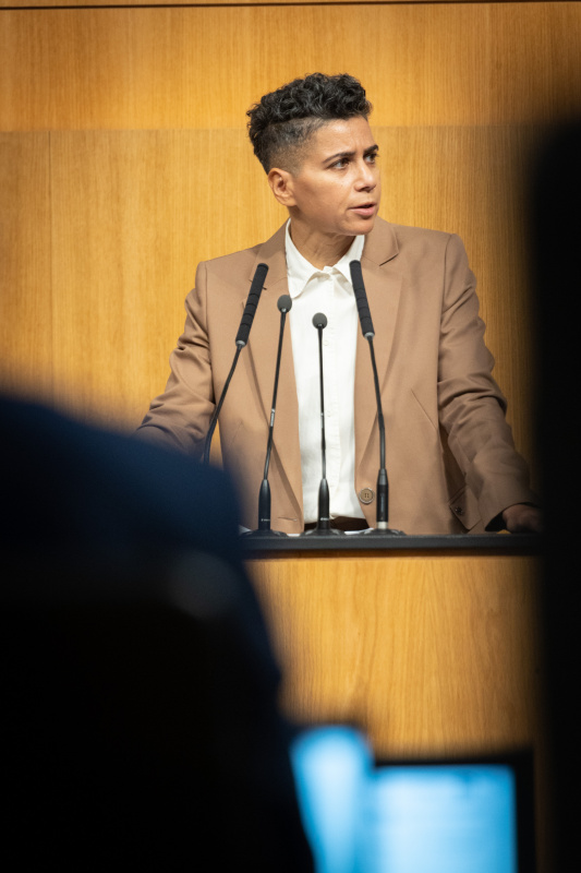 Am Rednerpult Nationalratsabgeordnete Faika El-Nagashi (GRÜNE)
