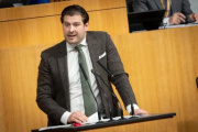 Am Rednerpult Nationalratsabgeordneter Philipp Schrangl (FPÖ)