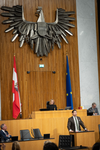 Am Rednerpult Nationalratsabgeordneter Philipp Schrangl (FPÖ)