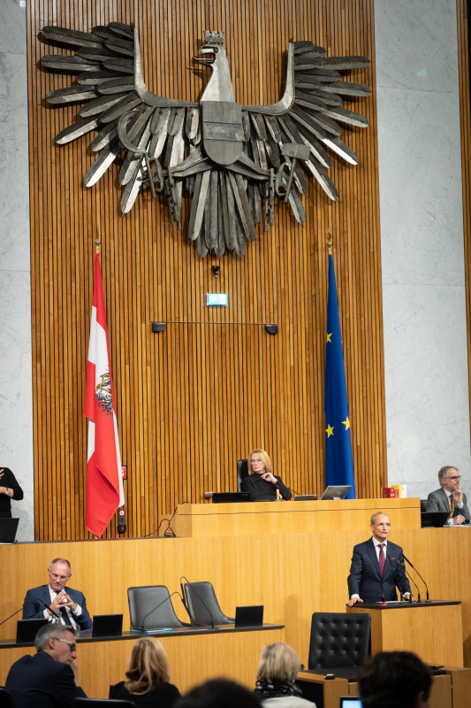 Am Rednerpult Nationalratsabgeordneter Wolfgang Gerstl (ÖVP)