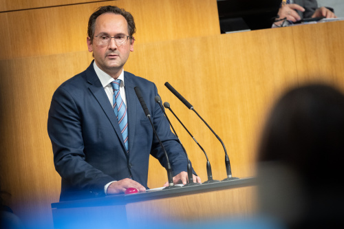 Am Rednerpult Nationalratsabgeordneter Andreas Minnich (ÖVP)