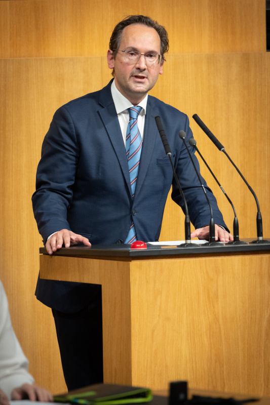 Am Rednerpult Nationalratsabgeordneter Andreas Minnich (ÖVP)