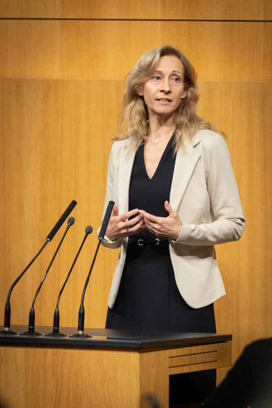 Am Rednerpult Nationalratsabgeordnete Agnes Sirkka Prammer (GRÜNE)