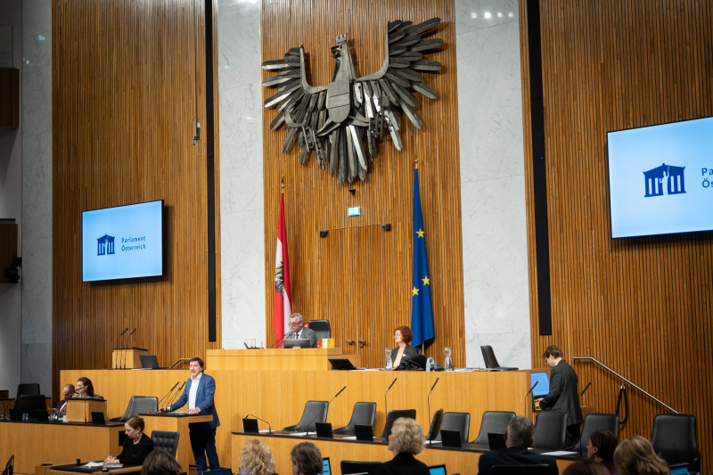 Am Rednerpult Nationalratsabgeordneter Johannes Margreiter (NEOS)