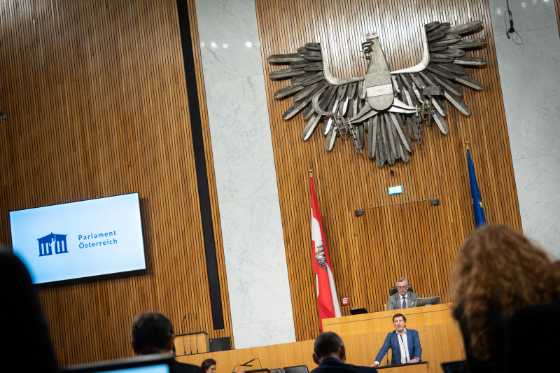 Am Rednerpult Nationalratsabgeordneter Johannes Margreiter (NEOS)