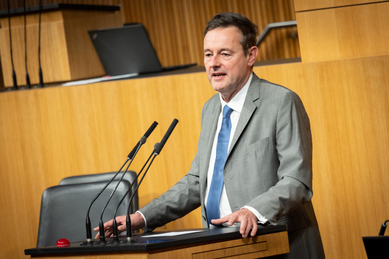 Am Rednerpult Nationalratsabgeordneter Georg Bürstmayr (GRÜNE)