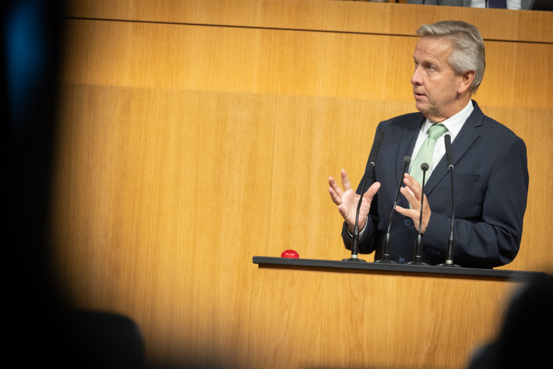 Am Rednerpult Nationalratsabgeordneter Reinhold Lopatka (ÖVP)