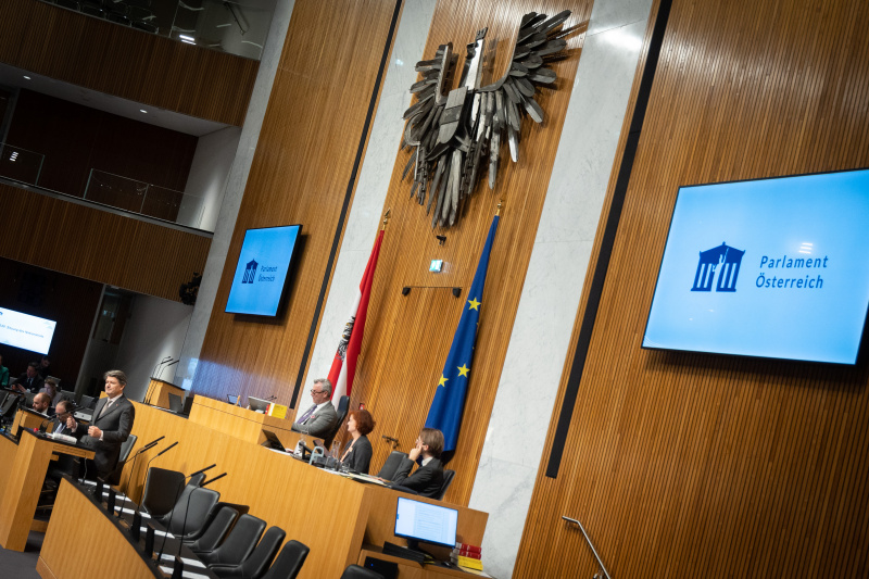 Am Rednerpult Nationalratsabgeordneter Helmut Brandstätter (NEOS)