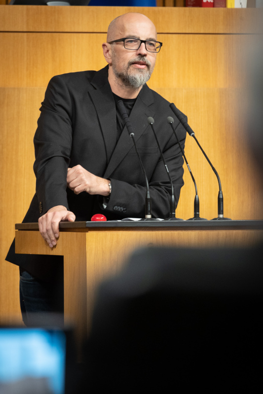 Am Rednerpult Nationalratsabgeordneter Michel Reimon (GRÜNE)