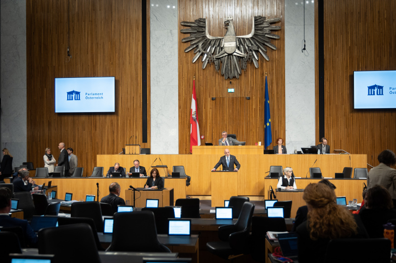 Am Rednerpult Nationalratsabgeordneter Martin Engelberg (ÖVP)