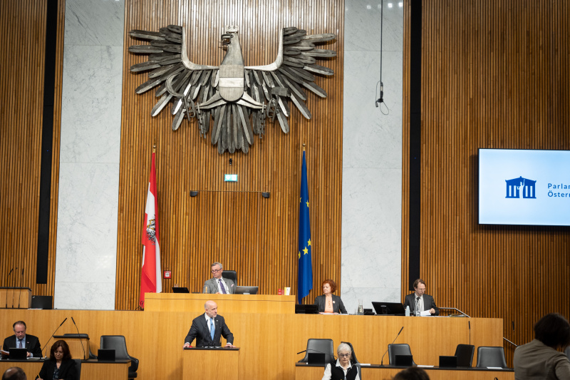 Am Rednerpult Nationalratsabgeordneter Martin Engelberg (ÖVP)