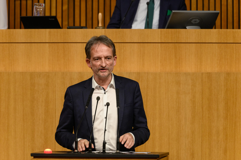 Am Rednerpult Nationalratsabgeordneter Hermann Weratschnig (GRÜNE)