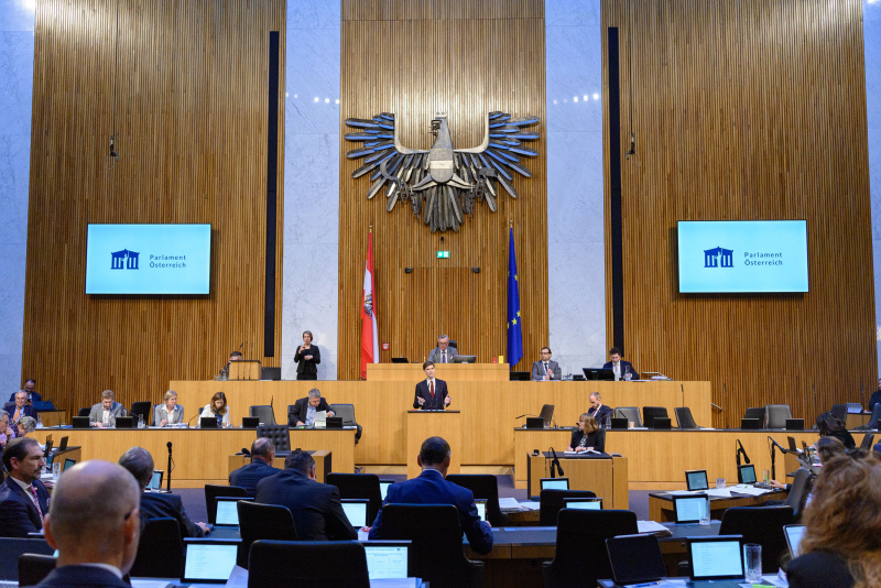 Am Rednerpult Nationalratsabgeordneter Douglas Hoyos-Trauttmansdorff (NEOS)