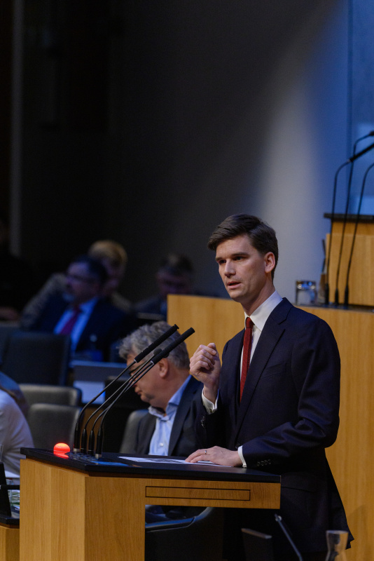 Am Rednerpult Nationalratsabgeordneter Douglas Hoyos-Trauttmansdorff (NEOS)