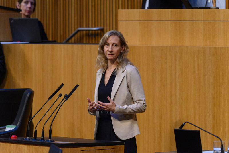 Am Rednerpult Nationalratsabgeordnete Agnes Sirkka Prammer (GRÜNE)