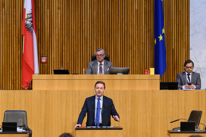 Am Rednerpult Nationalratsabgeordneter Nikolaus Berlakovich (ÖVP)