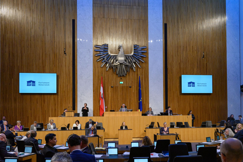 Am Rednerpult Nationalratsabgeordnete Kira Grünberg (ÖVP)