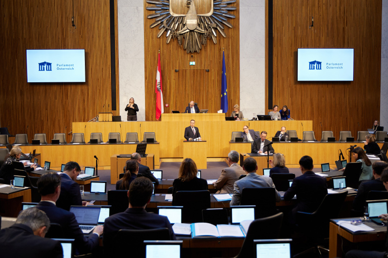 Am Rednerpult Klubobmann August Wöginger (ÖVP)