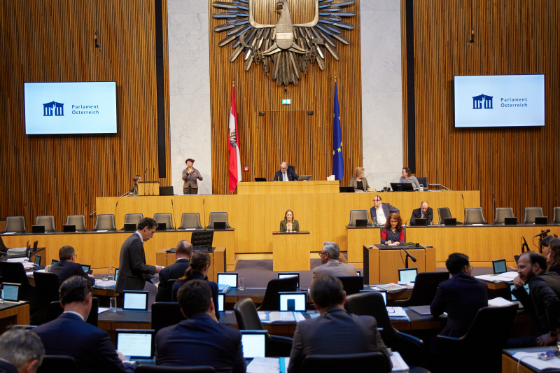 Am Rednerpult Nationalratsabgeordnete Kira Grünbaum (ÖVP)