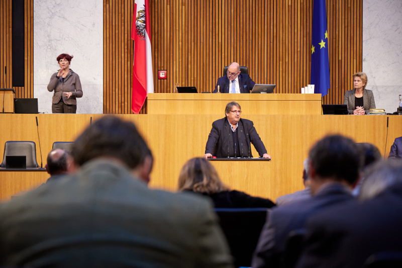 Am Rednerpult Nationalratsabgeordneter Josef Muchitsch (SPÖ)