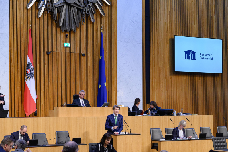 Am Rednerpult Nationalratsabgeordneter Helmut Brandstätter (NEOS)