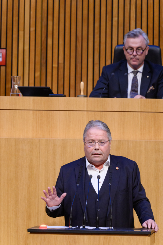 Am Rednerpult Nationalratsabgeordneter Franz Hörl (ÖVP)