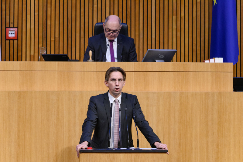 Am Rednerpult Nationalratsabgeordneter Joachim Schnabel (ÖVP)