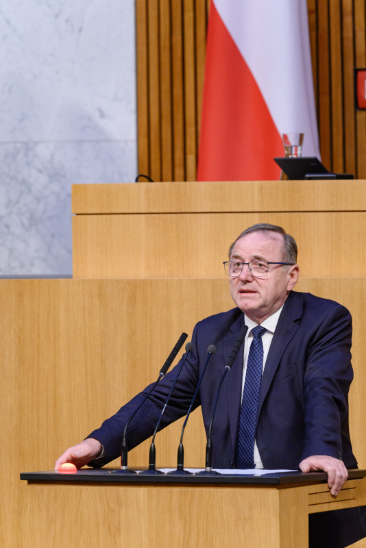 Am Rednerpult Nationalratsabgeordneter Johann Singer (ÖVP)