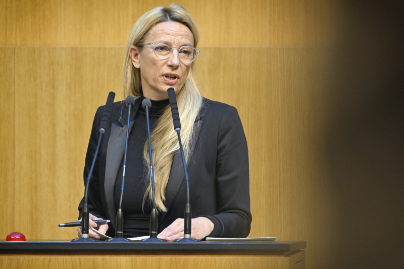 Am Rednerpult Nationalratsabgeordnete Juliane Bogner-Strauß (ÖVP)