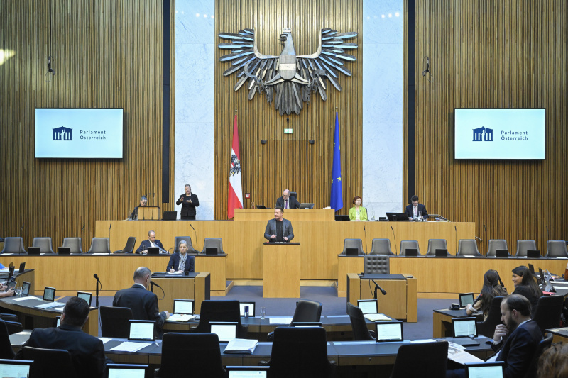 Am Rednerpult Nationalratsabgeordneter Mario Lindner (SPÖ)