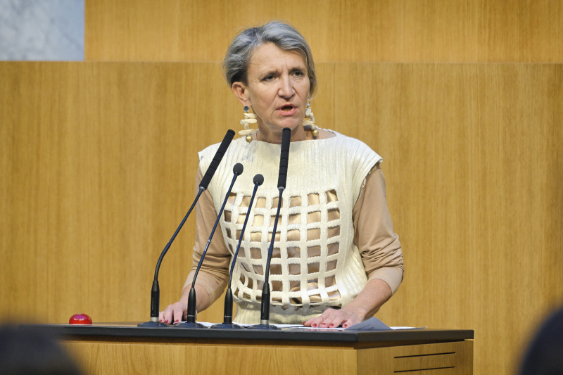 Am Rednerpult Nationalratsabgeordnete Romana Deckenbacher (ÖVP)