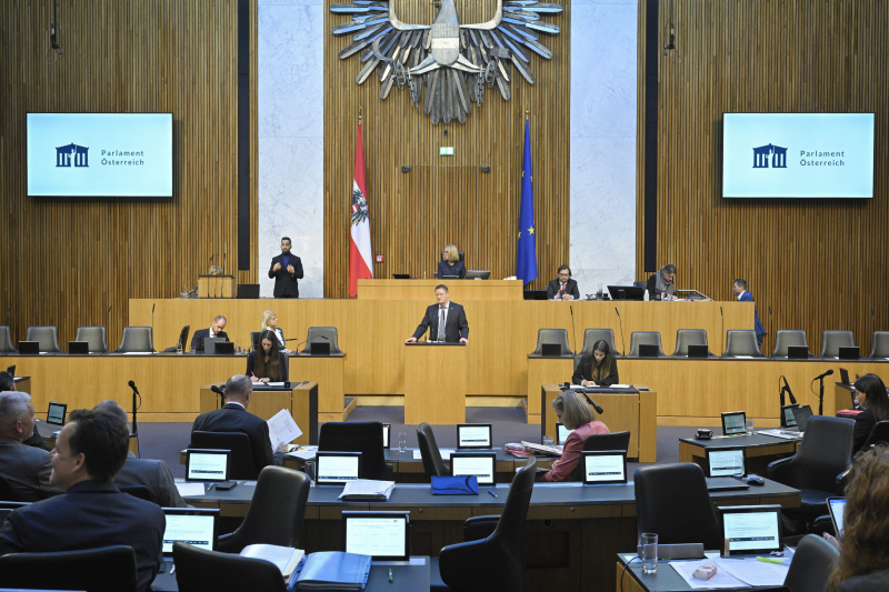 Am Rednerpult Nationalratsabgeordneter Manfred Hofinger (ÖVP)