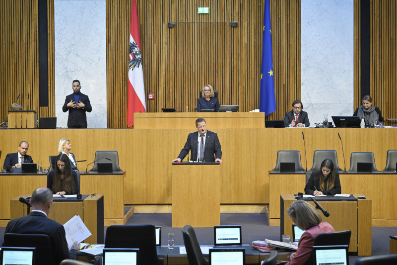 Am Rednerpult Nationalratsabgeordneter Manfred Hofinger (ÖVP)