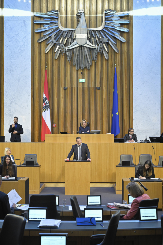 Am Rednerpult Nationalratsabgeordneter Manfred Hofinger (ÖVP)