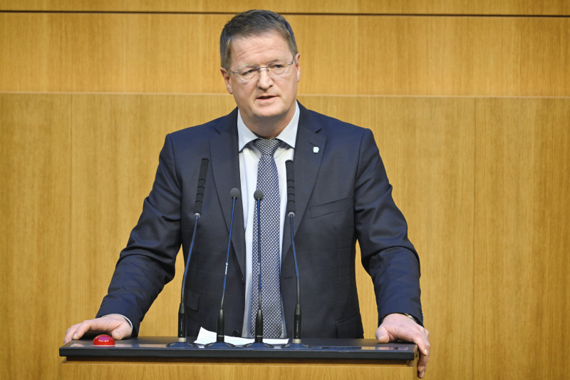 Am Rednerpult Nationalratsabgeordneter Manfred Hofinger (ÖVP)