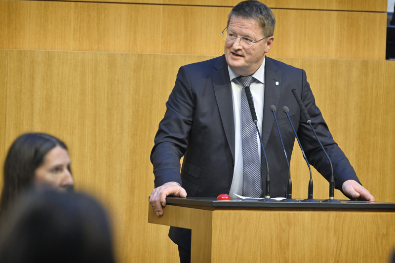 Am Rednerpult Nationalratsabgeordneter Manfred Hofinger (ÖVP)