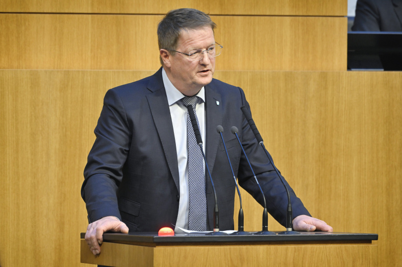Am Rednerpult Nationalratsabgeordneter Manfred Hofinger (ÖVP)
