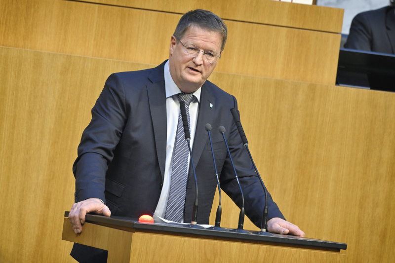 Am Rednerpult Nationalratsabgeordneter Manfred Hofinger (ÖVP)