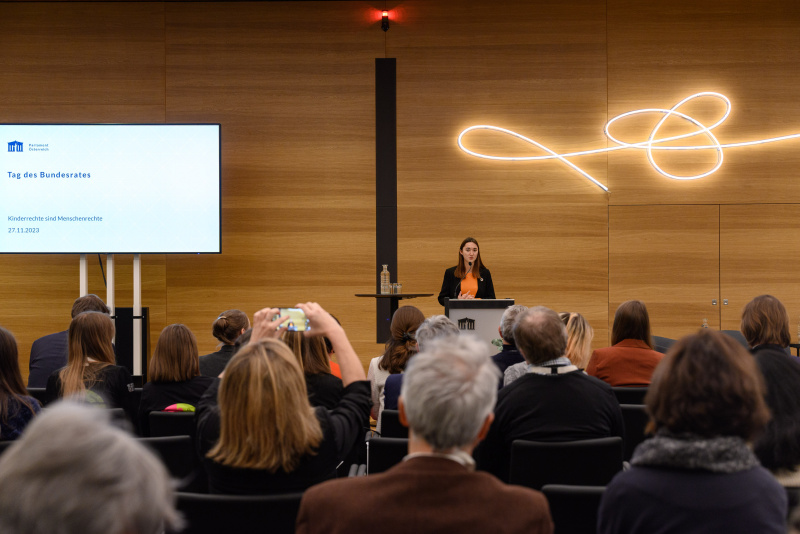 Am Rednerpult Jugendbotschafterin (UNYD) Jana Berchtold