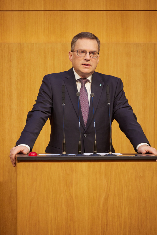 Am Rednerpult Klubobmann August Wöginger (ÖVP)