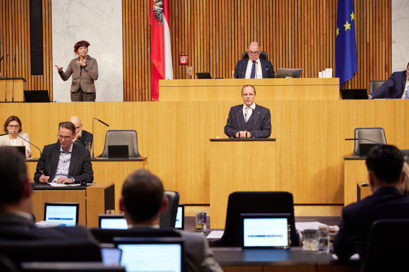 Am Rednerpult Nationalratsabgeordneter Christoph Stark (ÖVP)