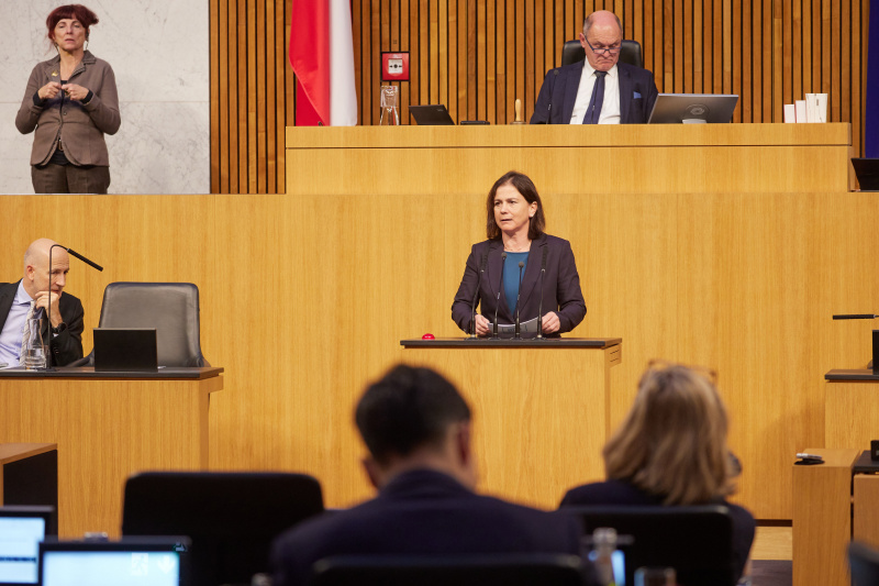 Am Rednerpult Nationalratsabgeordnete Bettina Zopf (ÖVP)