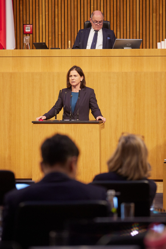 Am Rednerpult Nationalratsabgeordnete Bettina Zopf (ÖVP)